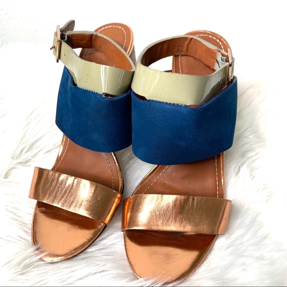 Elizabeth & James “Clair” wooden block heels sz 7